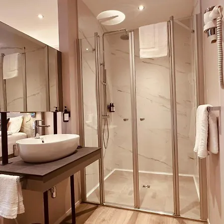 Mea Hotel *